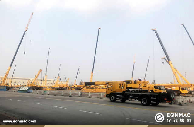 马来西亚客户参观亿茂集团和徐工集团工厂