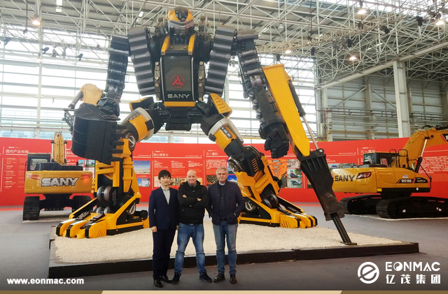 肯尼亚客户参观徐工集团ZL50GN轮式装载机工厂