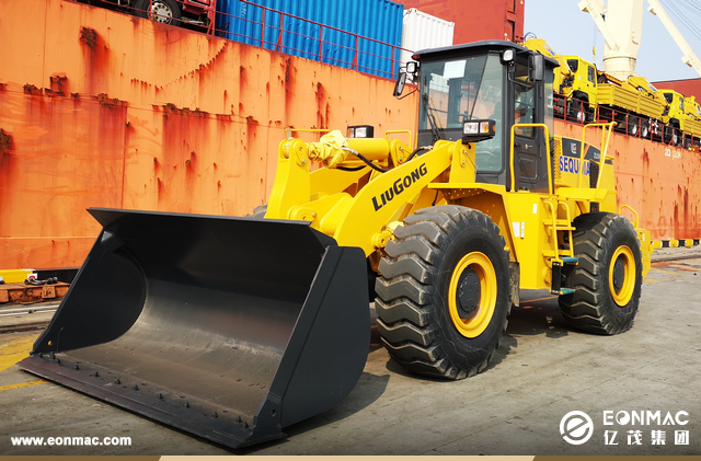 2台山推SD22推土机和2台柳工ZL50CN装载机出口尼日利亚