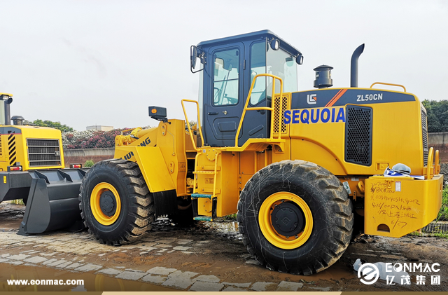 2台山推SD22推土机和2台柳工ZL50CN装载机出口尼日利亚