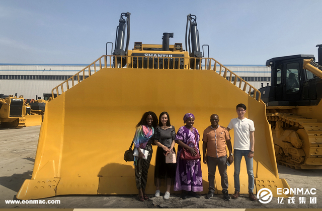 刚果（金）客户参观徐工、山推工厂