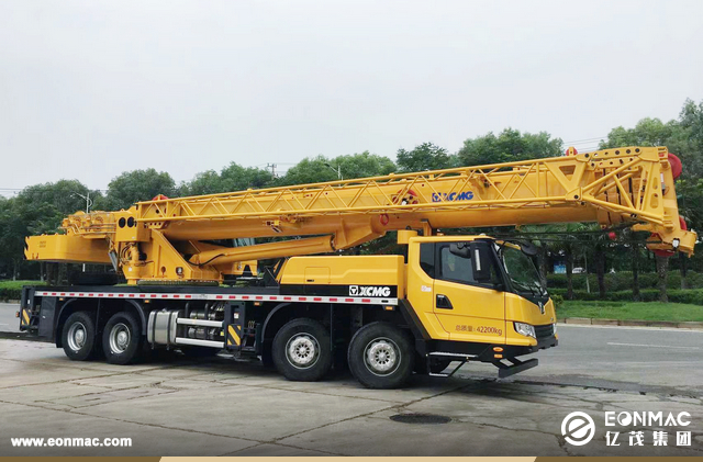 1台徐工QY50KD汽车起重机出口土库曼斯坦